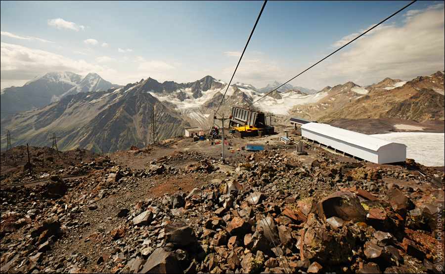 Эльбрус: Высота 3800 метров